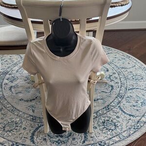 SHEIN Beige Short Sleeve Bodysuit